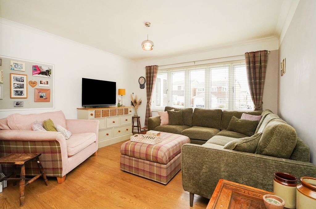 Property photo 2 of 25