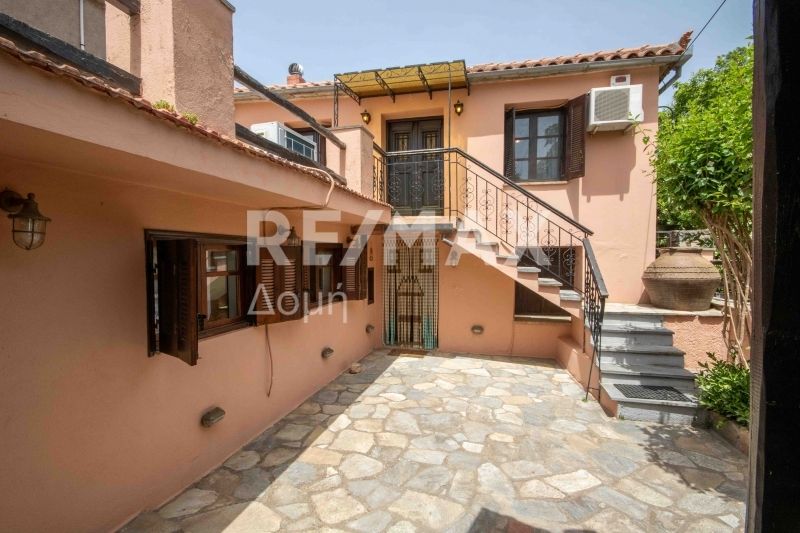 Property photo 1 of 35