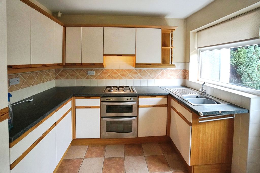 Property photo 2 of 16 Kitchen