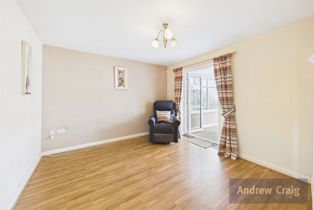 Property photo 2 of 12 Lounge