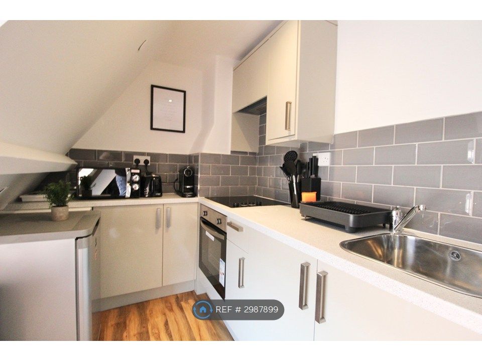 Property photo 3 of 12 Kitchen