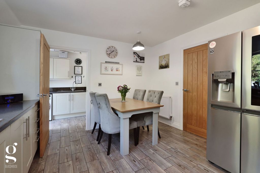 Property photo 2 of 31