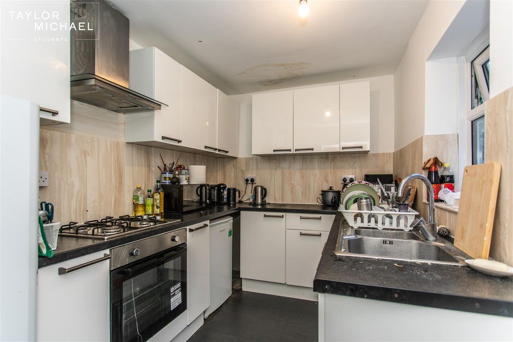 Property photo 1 of 16 Kitchen