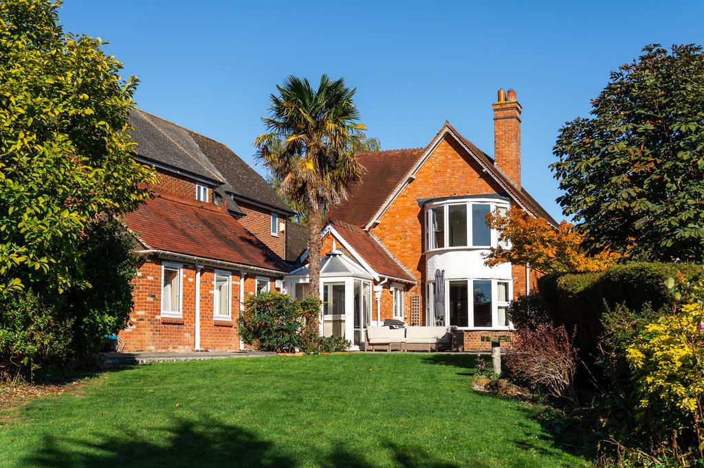 Property photo 2 of 34
