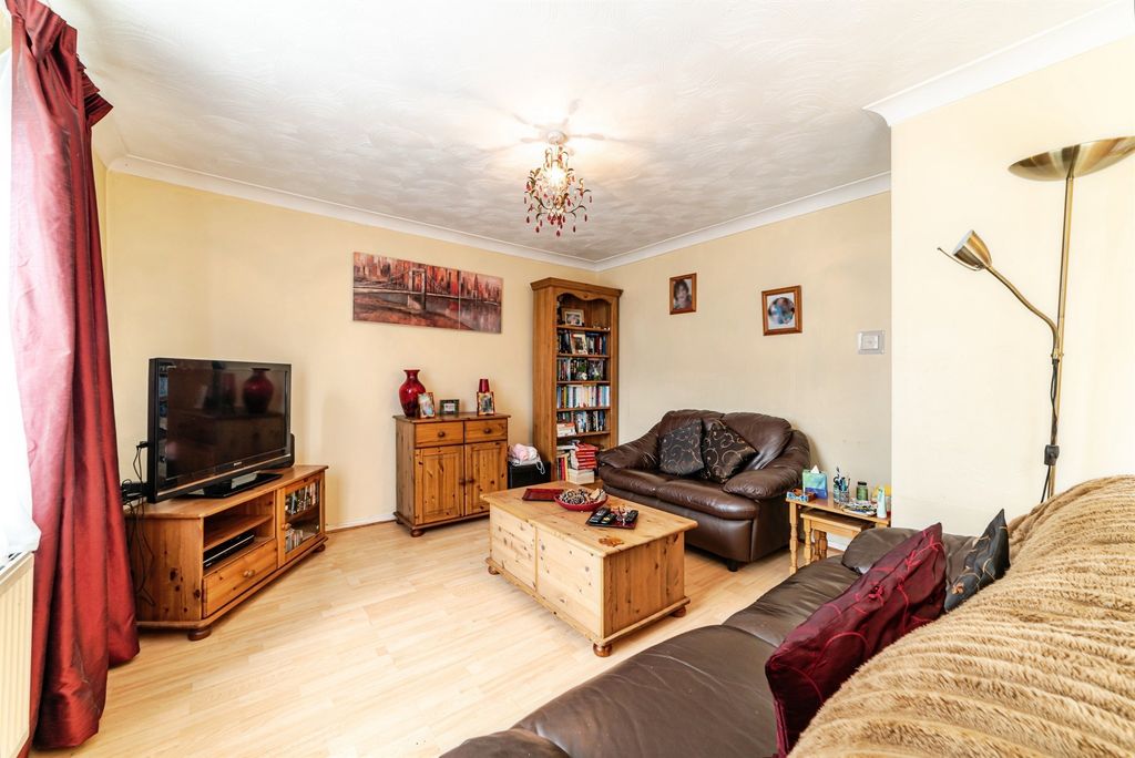 Property photo 2 of 12