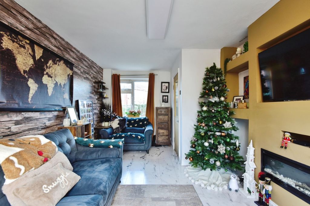 Property photo 3 of 16 Pbox-Img.Jpg