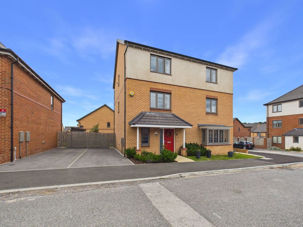 Property photo 1 of 23 Cam02637G0-Pr0067-Still002-2