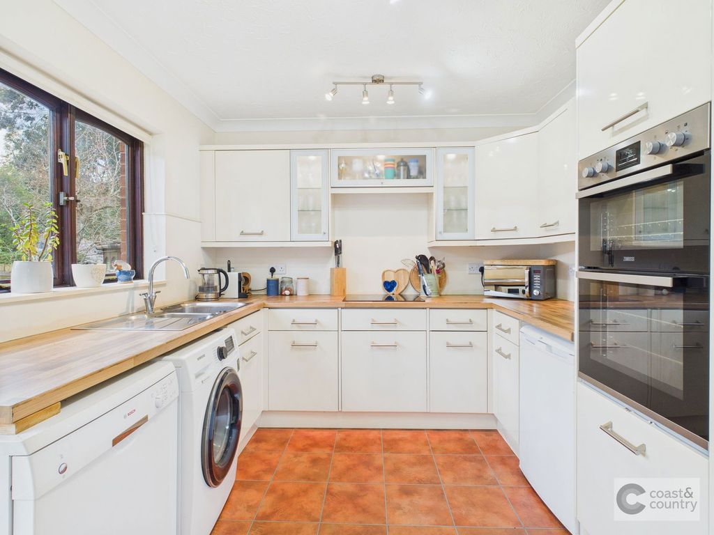 Property photo 3 of 24