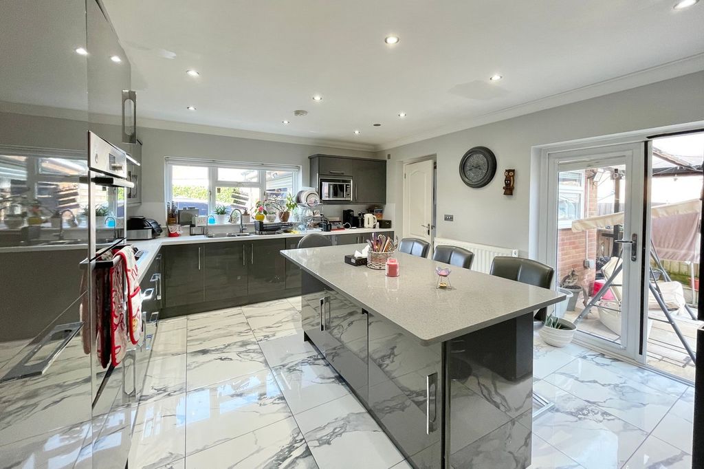 Additional image 10 of 5 bed detached house for saleWoodcot Gardens, Farnborough GU14