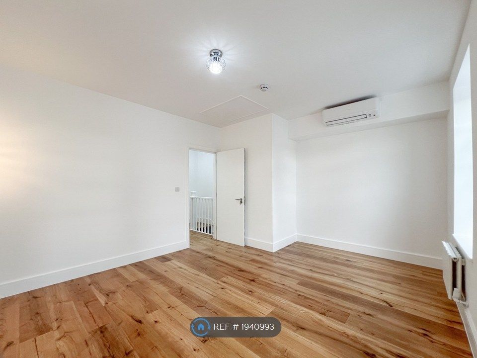 Property photo 3 of 26