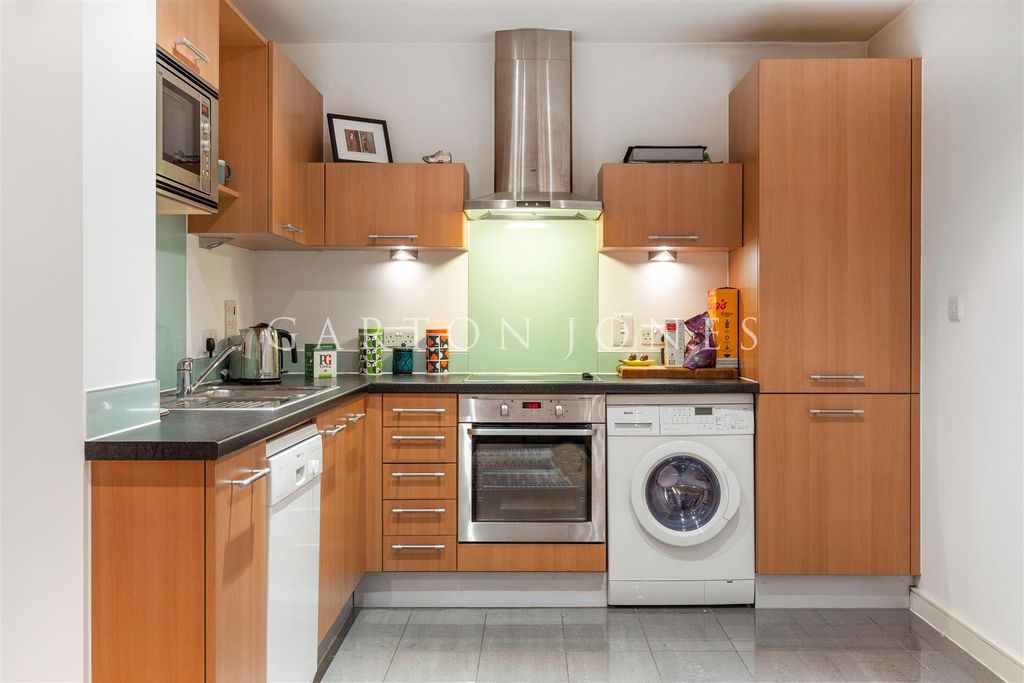 Property photo 2 of 10 Kitchen