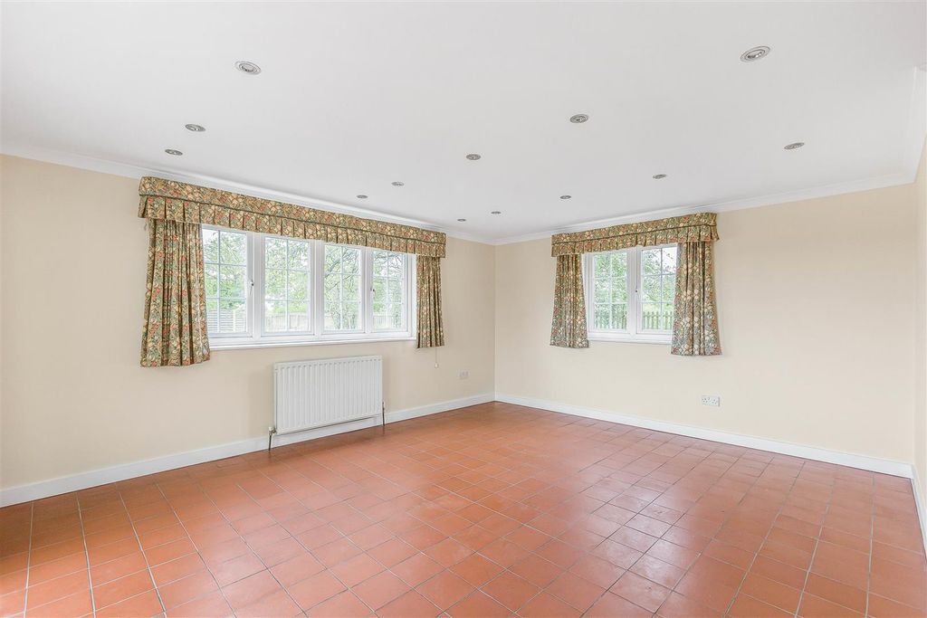 Property photo 3 of 38 21_80943.Jpg