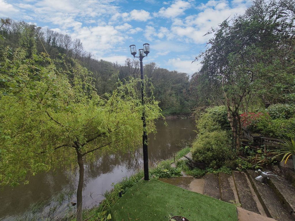 Property photo 2 of 27