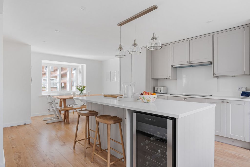 Property photo 2 of 42