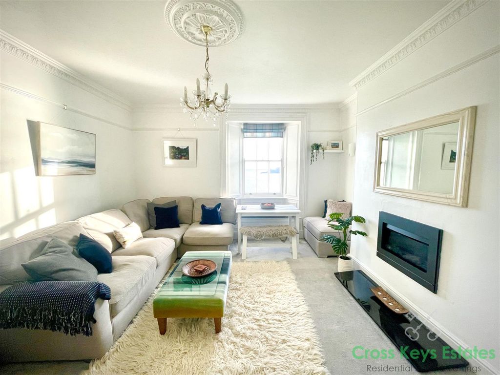 Property photo 2 of 18 Sitting Room