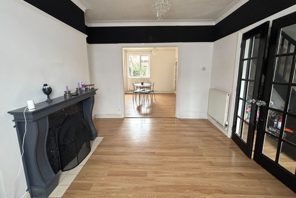 Property photo 3 of 13 59 Arthur Street 3
