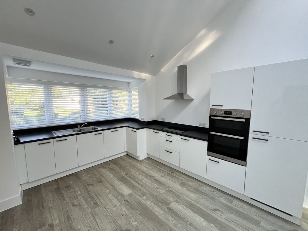 Property photo 2 of 18 Kitchen