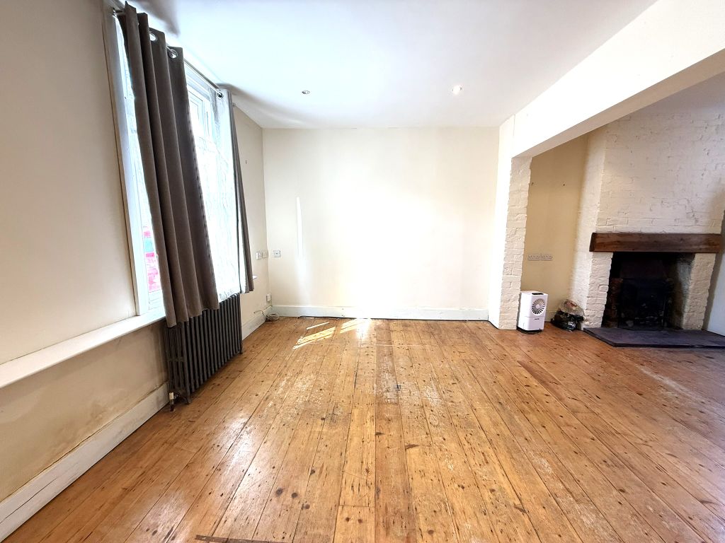 Property photo 3 of 17 Lounge/Diner