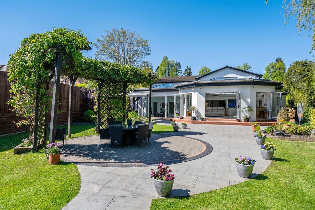 Property photo 3 of 40 85 Alderbrook Road Solihull_75.Jpg