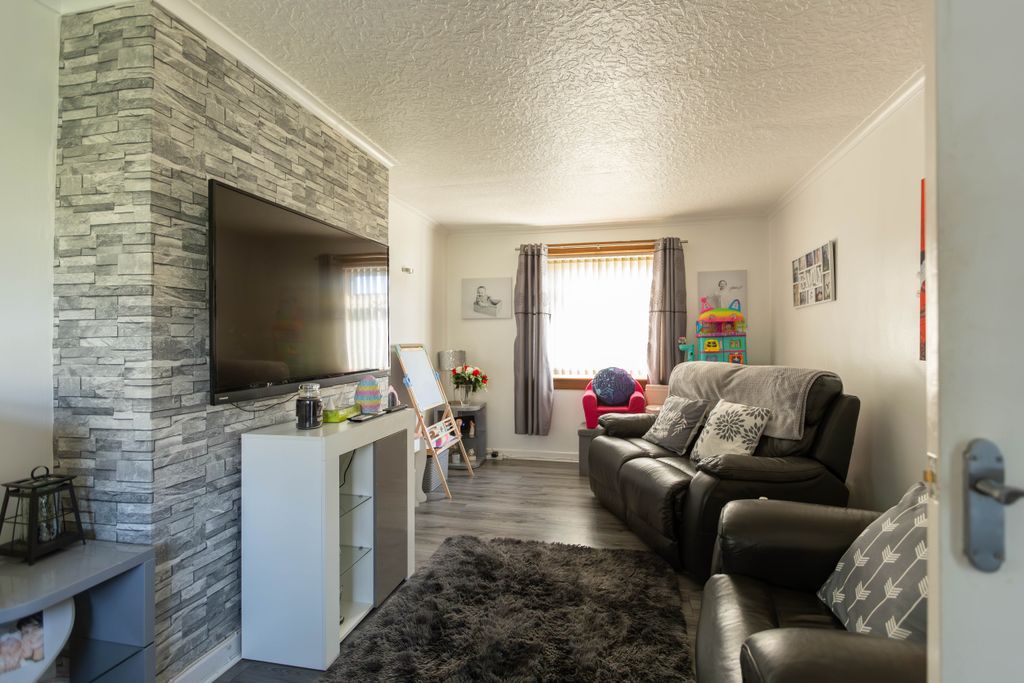 Property photo 2 of 27