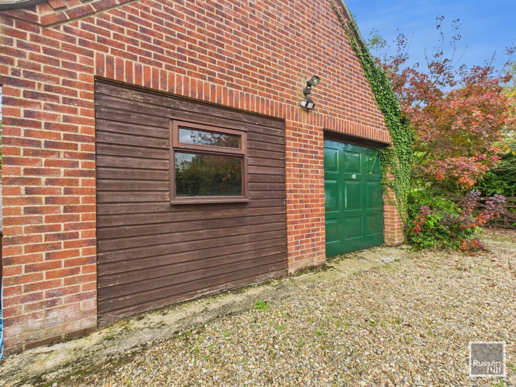 Property photo 3 of 34