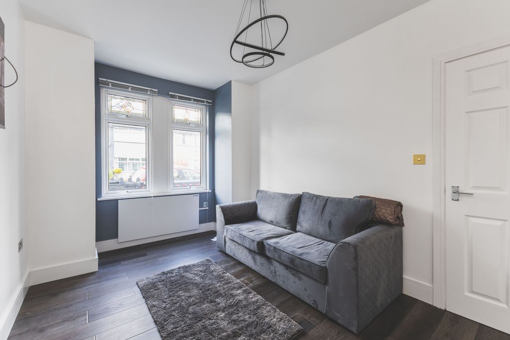 Property photo 3 of 12 Gallery