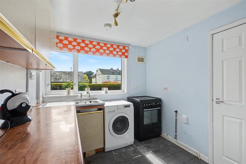 Property photo 3 of 14 Kitchen