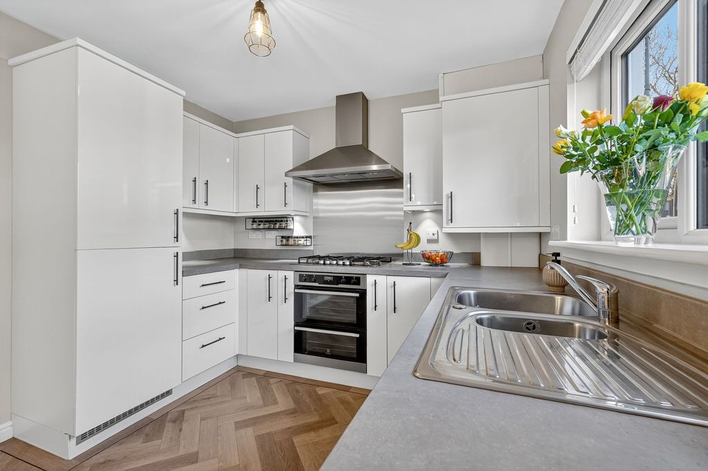 Property photo 2 of 30