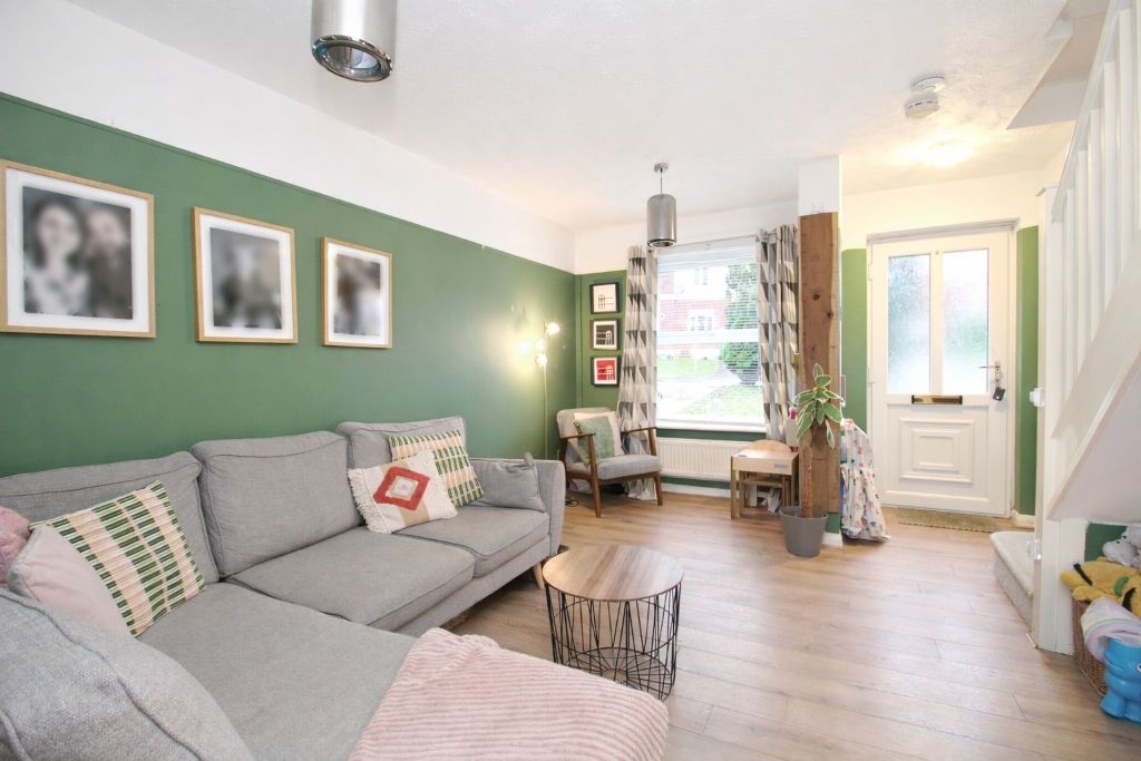 Property photo 2 of 16 Lounge