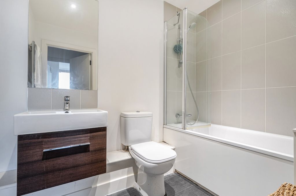 Property photo 3 of 8 Bathroom