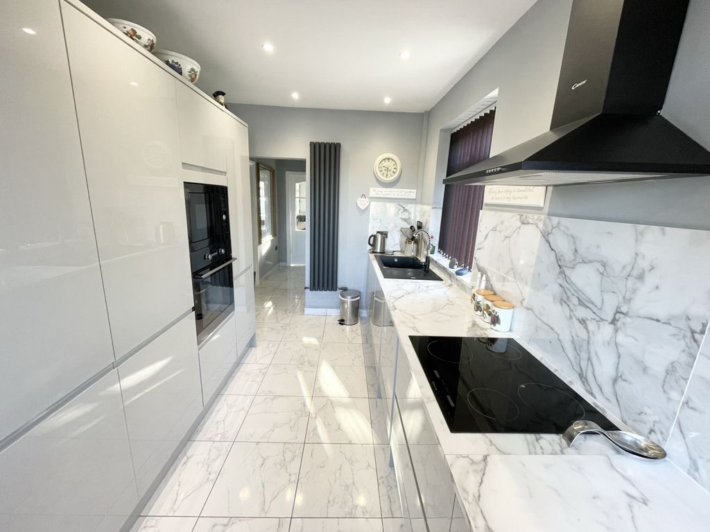 Property photo 2 of 32