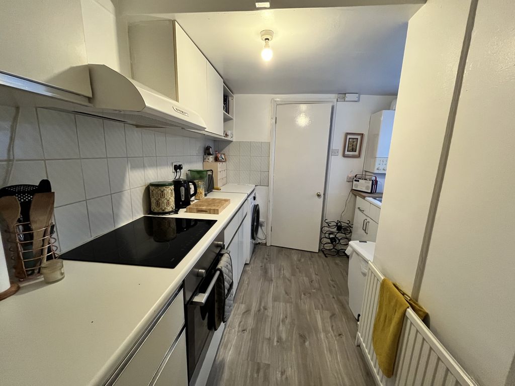 Property photo 3 of 8 Kitchen