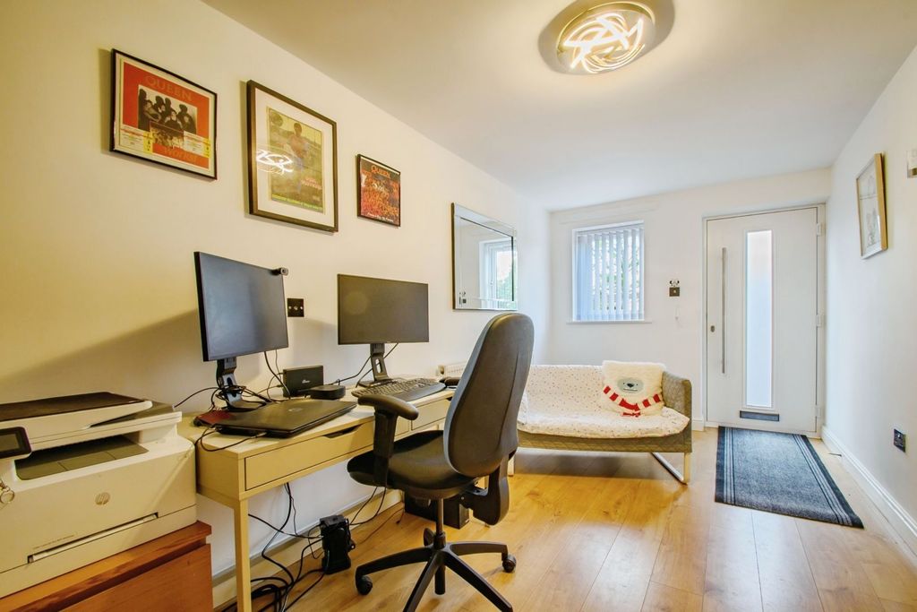 Property photo 3 of 28