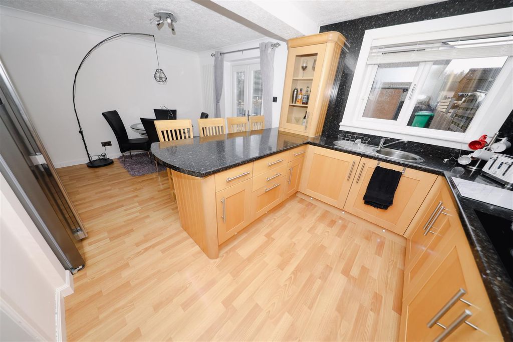 Property photo 3 of 18 C