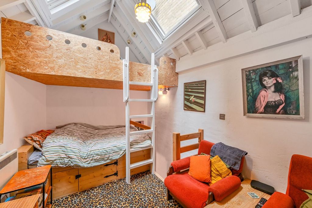Property photo 1 of 5