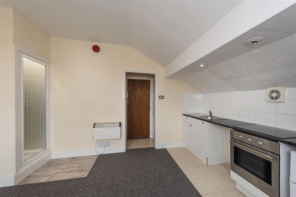 Property photo 3 of 4 Flat 6, 255 Upper Grosvenor Rd, Tn1 2Ef 004.Jpg
