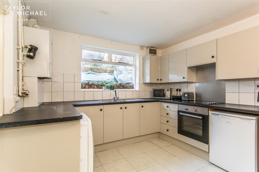 Property photo 1 of 24 Kitchen