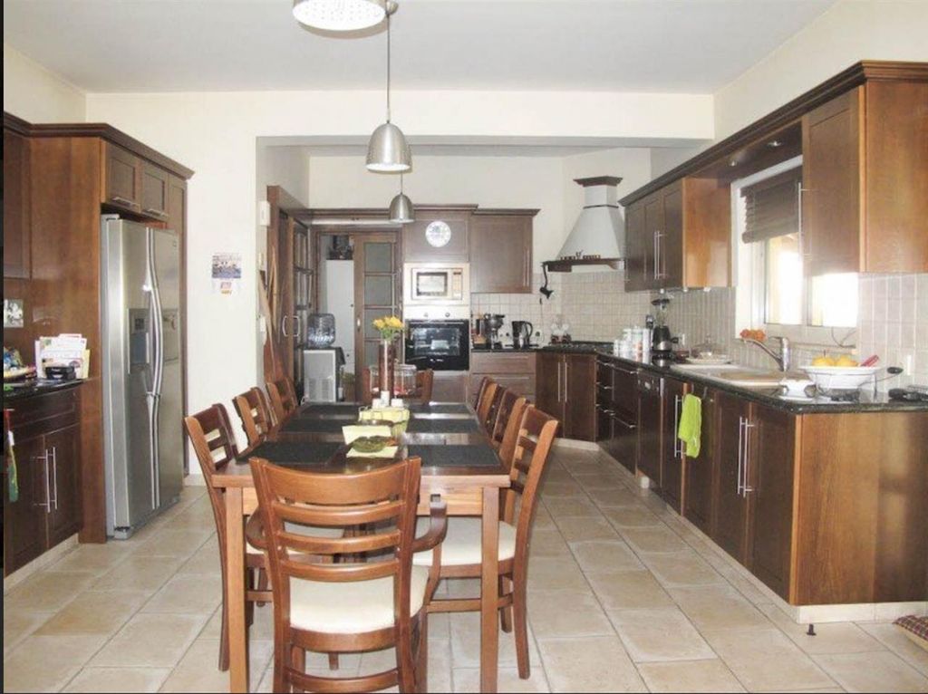Property photo 2 of 29