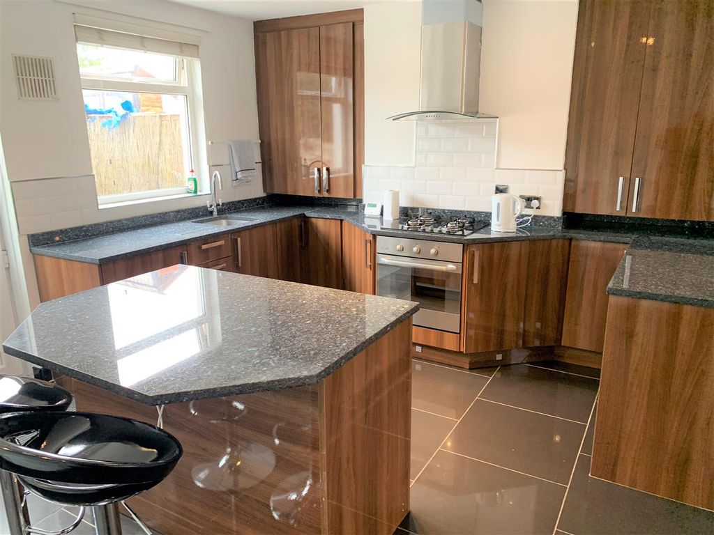 Property photo 2 of 11 Kitchen View 2