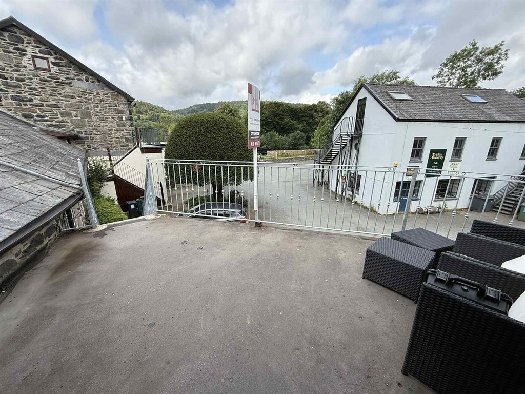 Property photo 2 of 14 0E6cd03B-7d4B-4d21-B1A3-Fad72Eb1c51A.Jpg