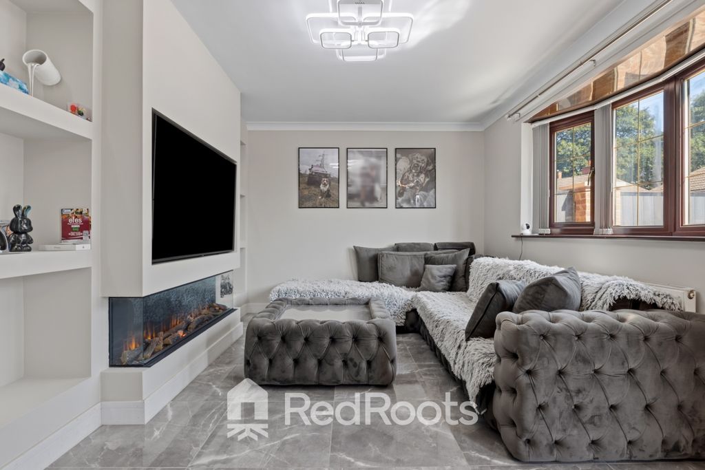 Property photo 2 of 25 5272803