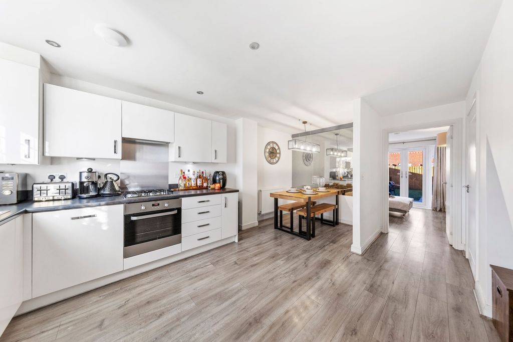 Property photo 3 of 23