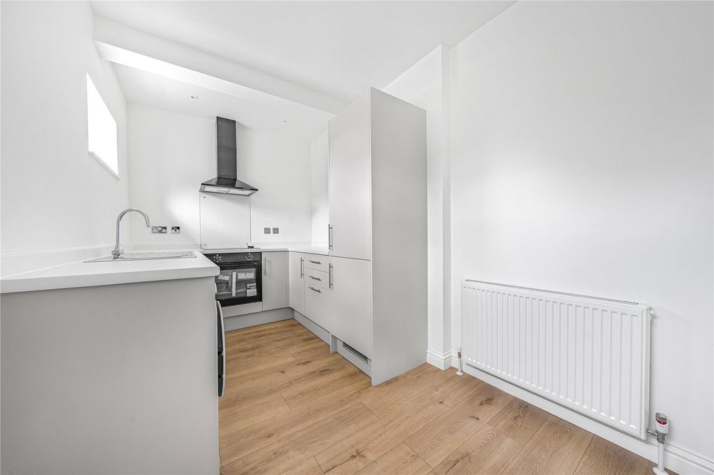 Property photo 2 of 7 Picture No. 10