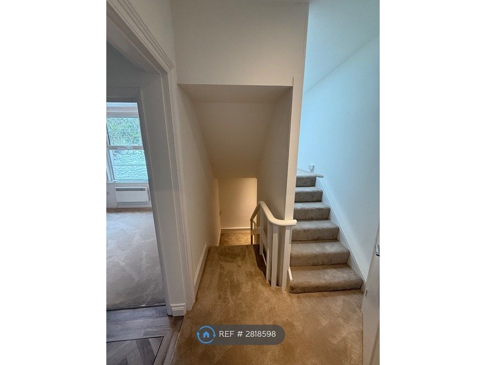 Property photo 3 of 17 Landing