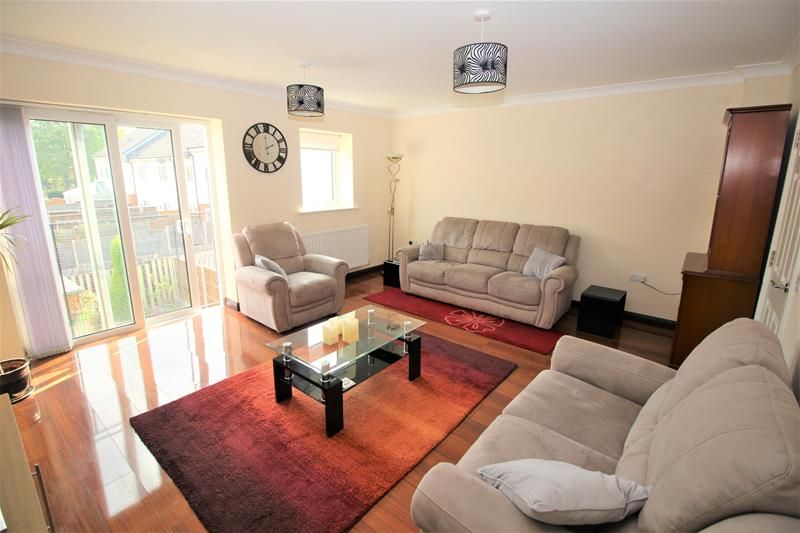 Property photo 3 of 15 Lounge