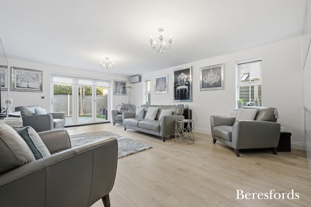 Property photo 3 of 26 Picture No. 19