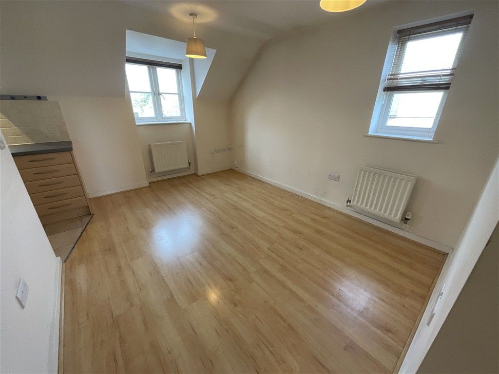 Property photo 2 of 8 Lounge