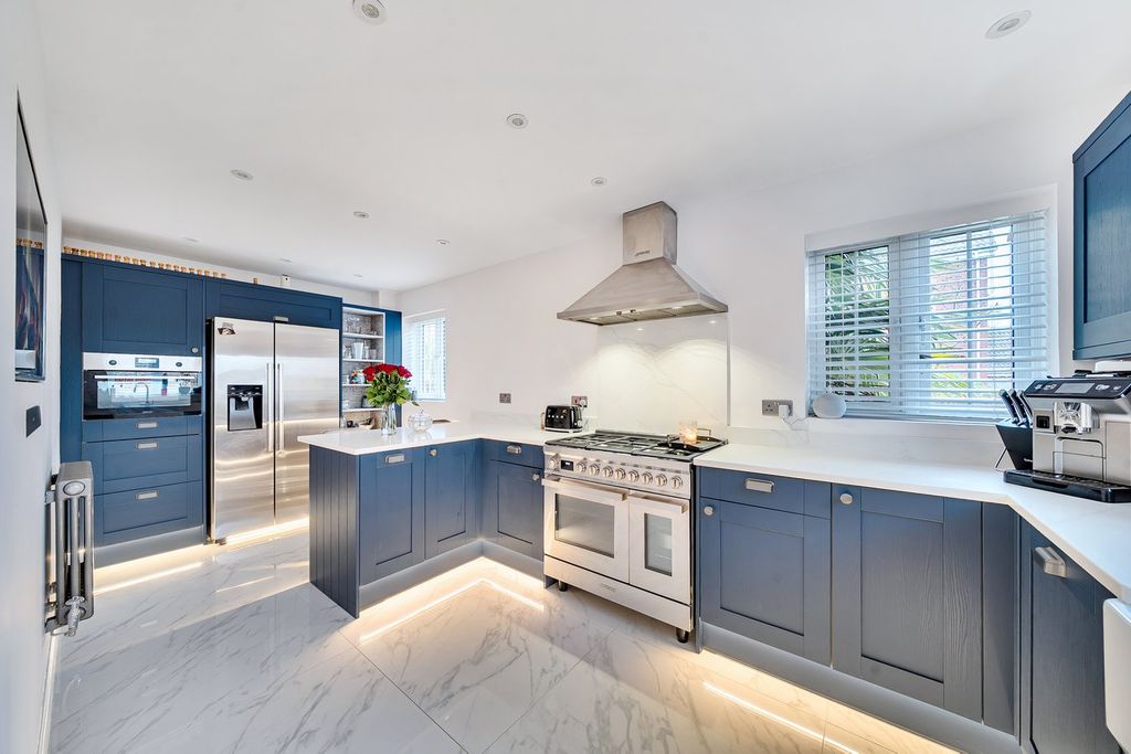 Property photo 3 of 24