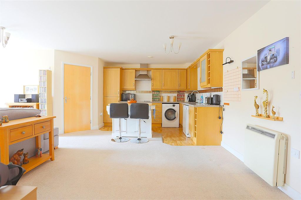 Property photo 2 of 20