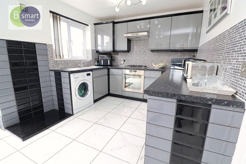 Property photo 2 of 15 Img_3611
